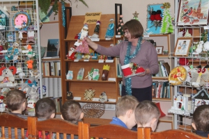С 21 декабря по 21 января в библиотеке работала районная выставка – конкурс декоративно – прикладного художественного творчества «Подарок Деду Морозу».